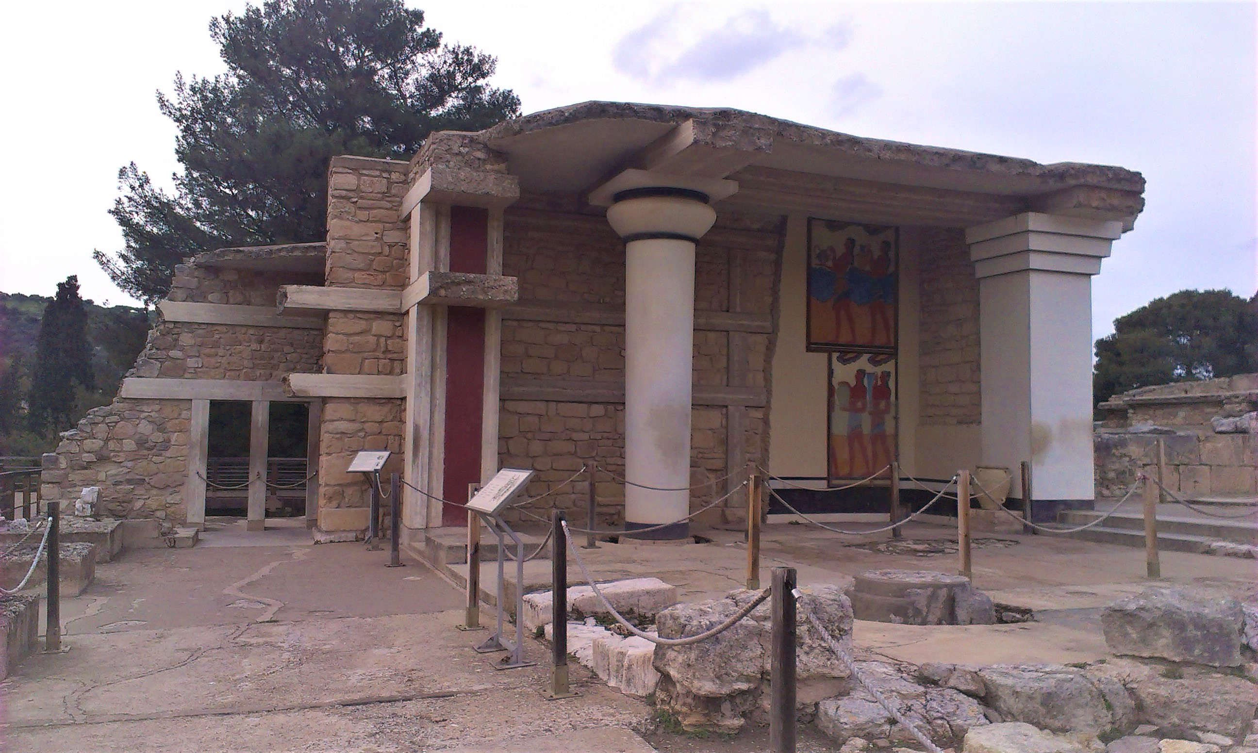 entrance section to the palatial complex of Knossos, the legendary palace of King Minos