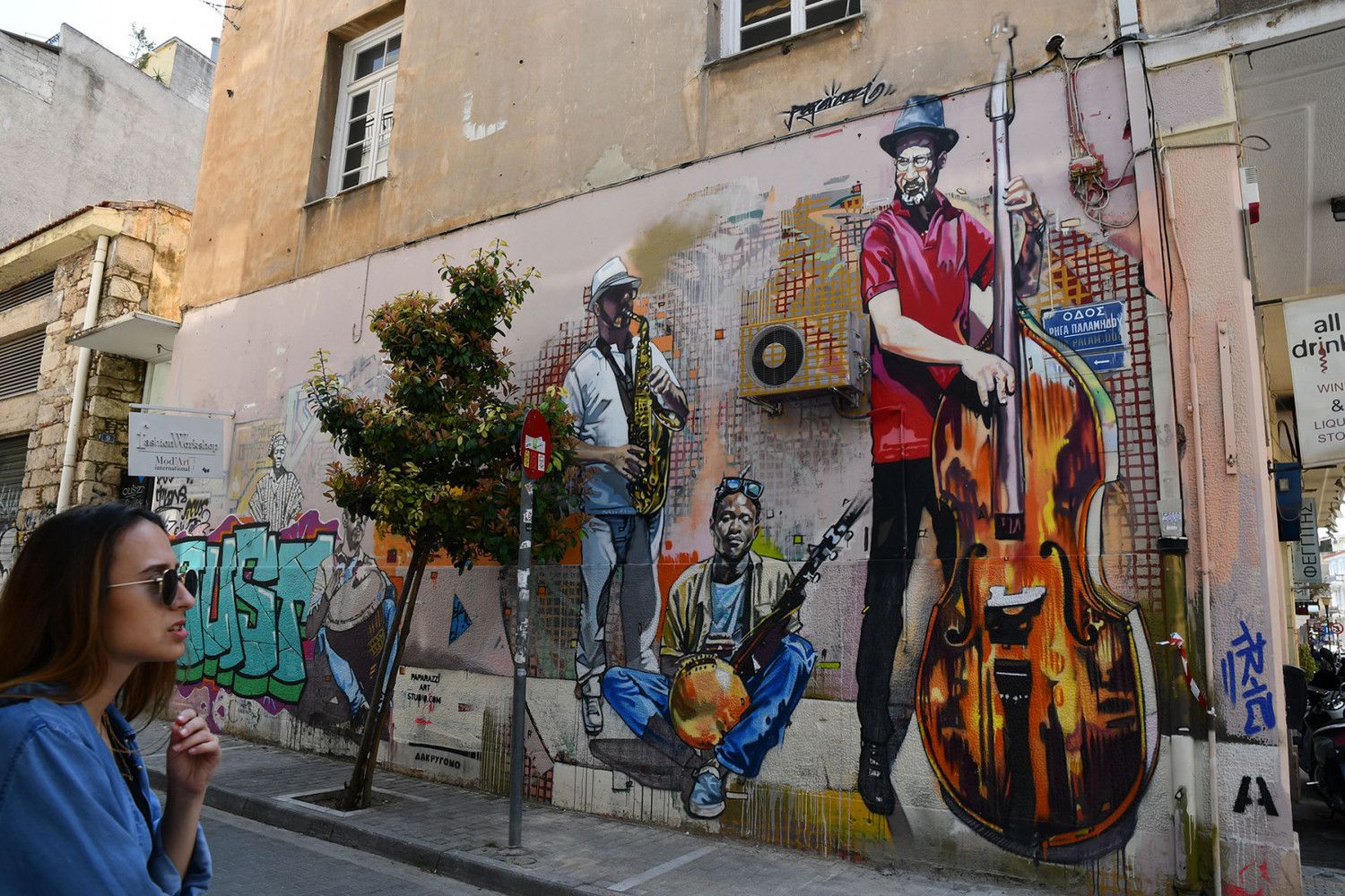 free street art tour athens